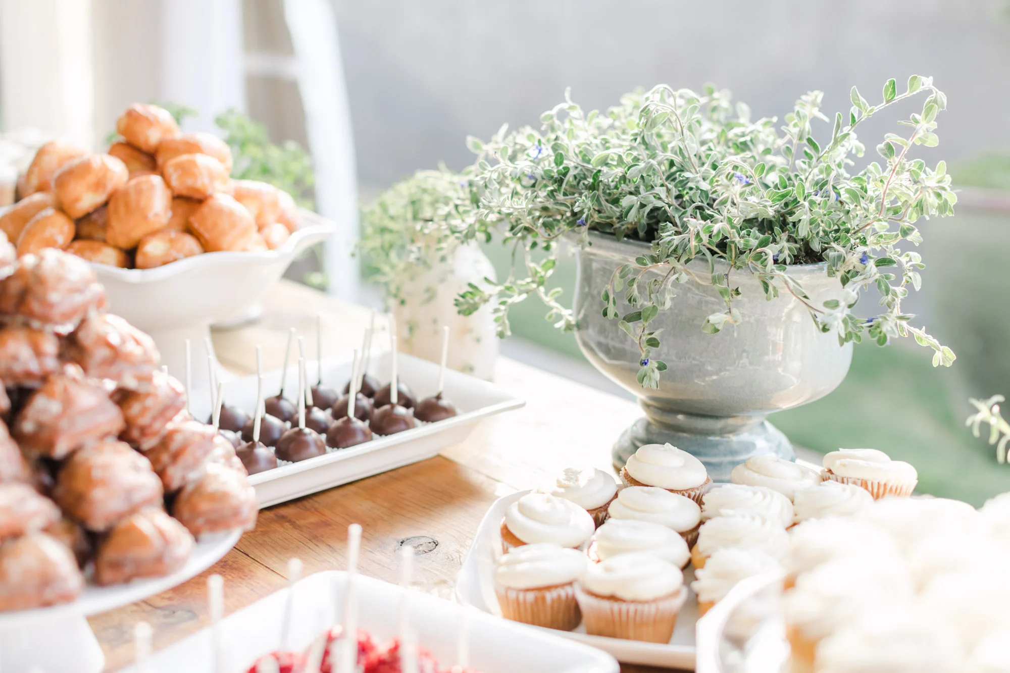 Wedding dessert table | The Santaluz Club | Compass Floral | Wedding Florist in San Diego and Southern California | Cavin Elizabeth Photography