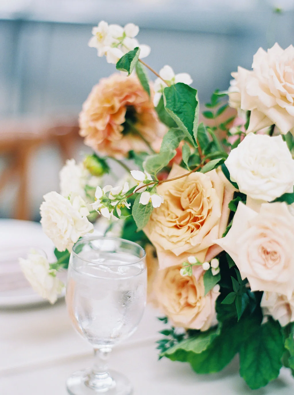 Peach, blush and white wedding centerpiece | The New Children’s Museum | Compass Floral | Wedding Florist in San Diego and Southern California | Meiwen Wang Photography