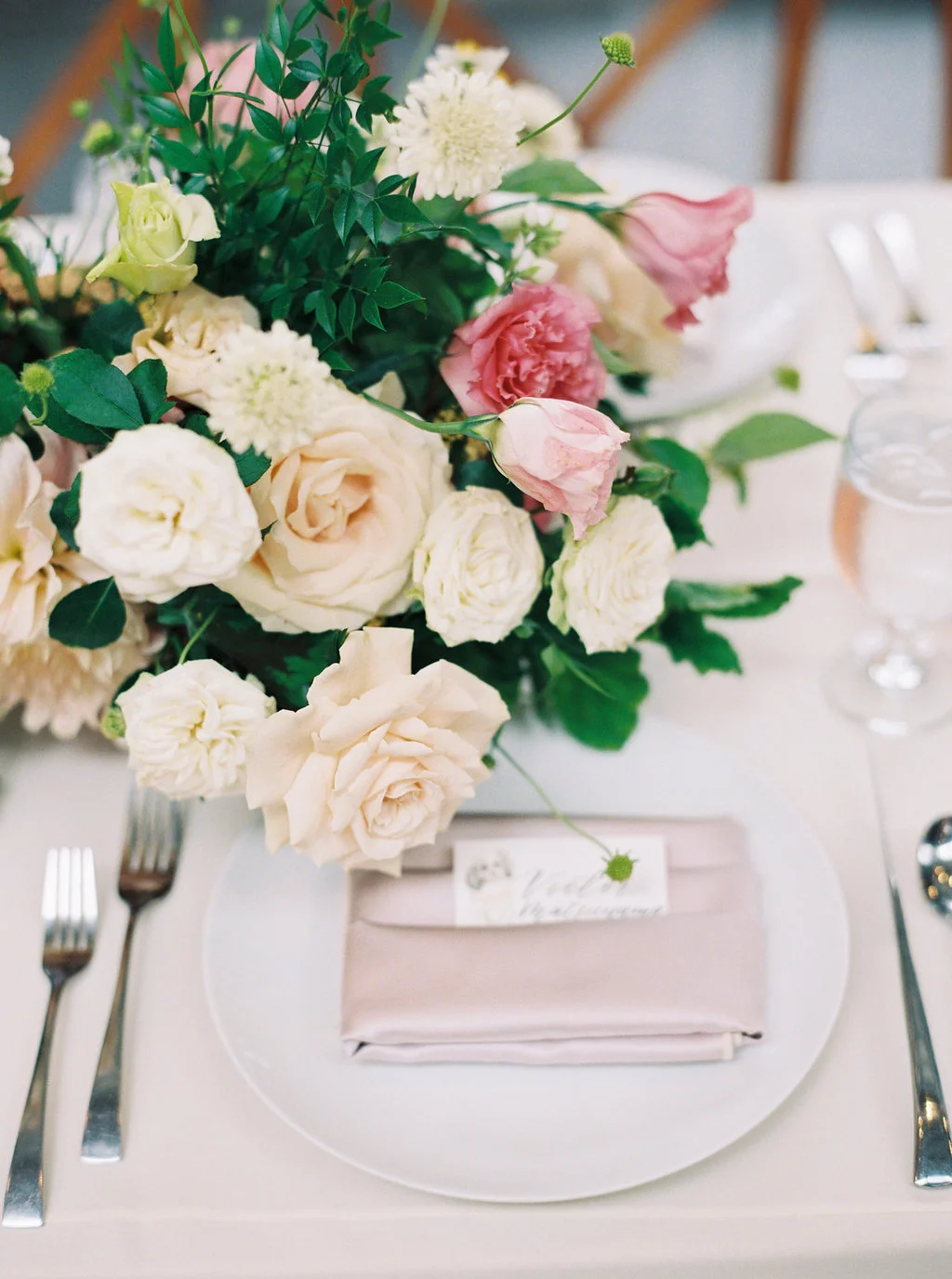 Rose wedding centerpiece | The New Children’s Museum | Compass Floral | Wedding Florist in San Diego and Southern California | Meiwen Wang Photography
