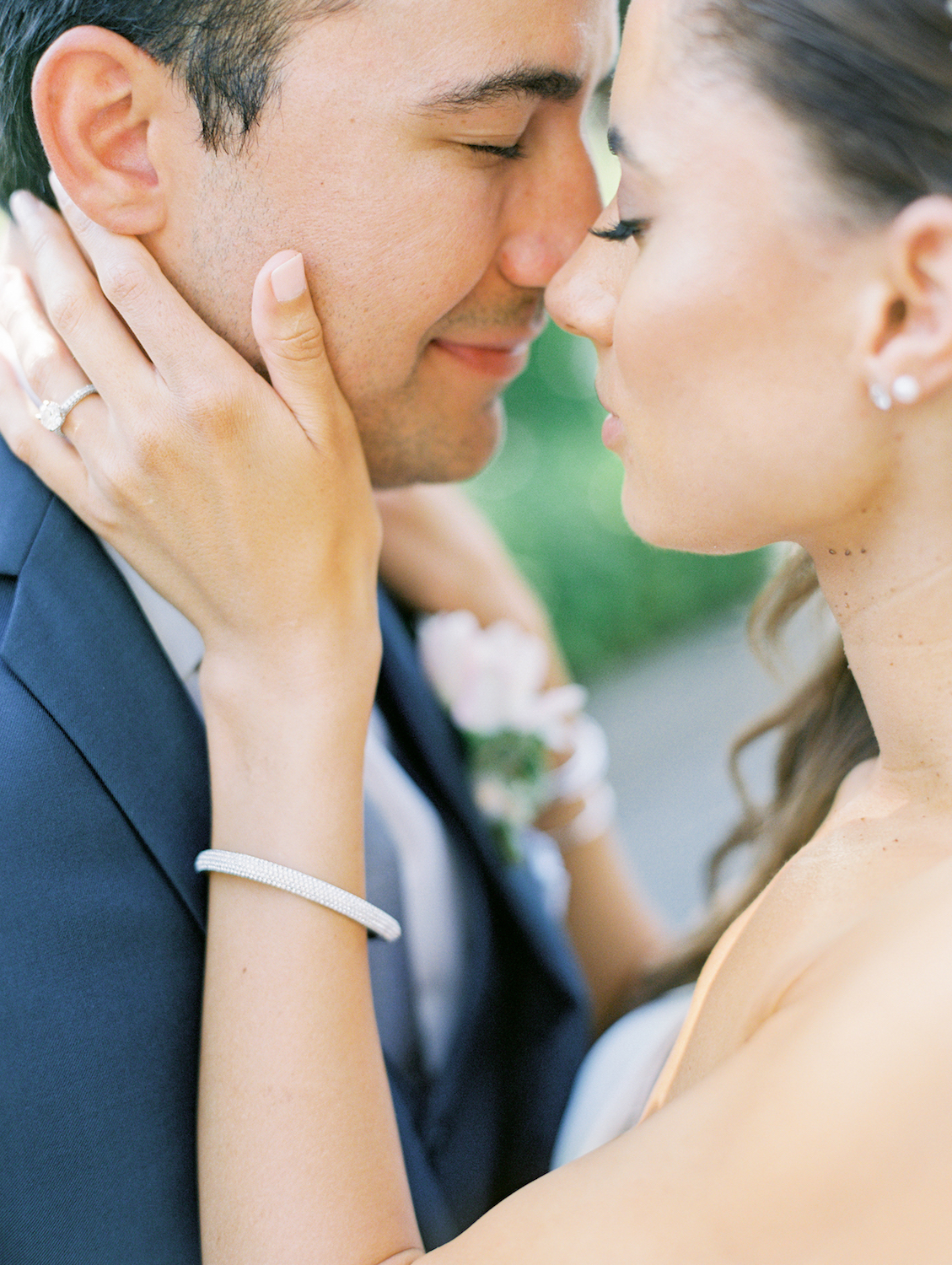 Romantic bride and groom portrait | Rancho Bernardo Inn | Compass Floral | Wedding Florist in San Diego and Southern California | Dear Lovers Photography
