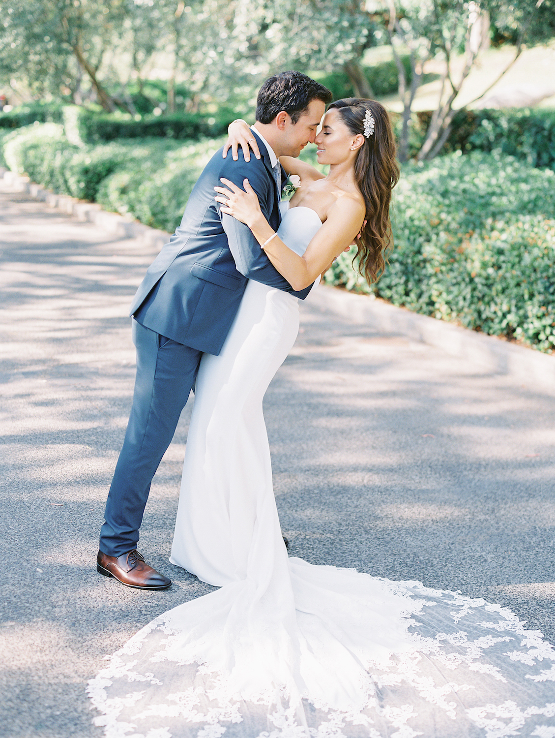 Bride and groom portrait | Rancho Bernardo Inn | Compass Floral | Wedding Florist in San Diego and Southern California | Dear Lovers Photography