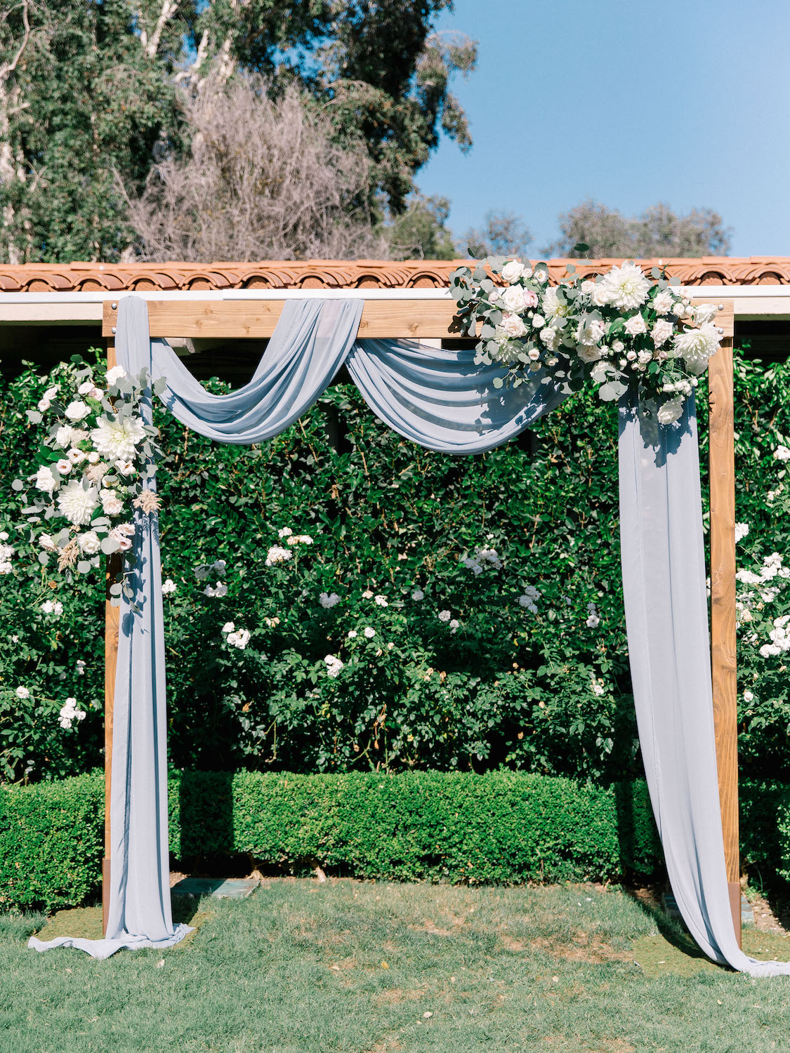 Fabric draped wood ceremony arch | Rancho Bernardo Inn | Compass Floral | Wedding Florist in San Diego and Southern California | Dear Lovers Photography