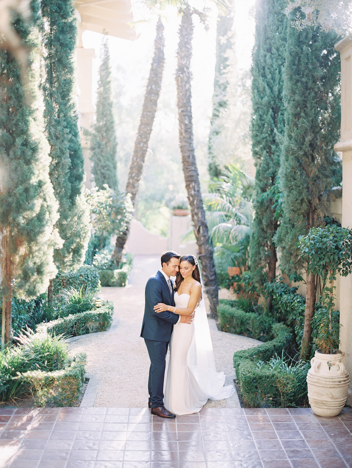 Outdoor bride and groom portrait | Rancho Bernardo Inn | Compass Floral | Wedding Florist in San Diego and Southern California | Dear Lovers Photography