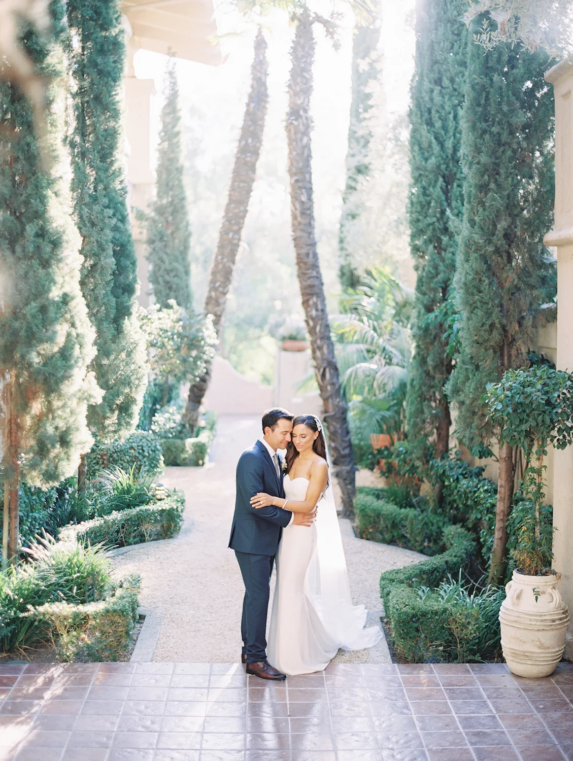 Outdoor bride and groom portrait | Rancho Bernardo Inn | Compass Floral | Wedding Florist in San Diego and Southern California | Dear Lovers Photography