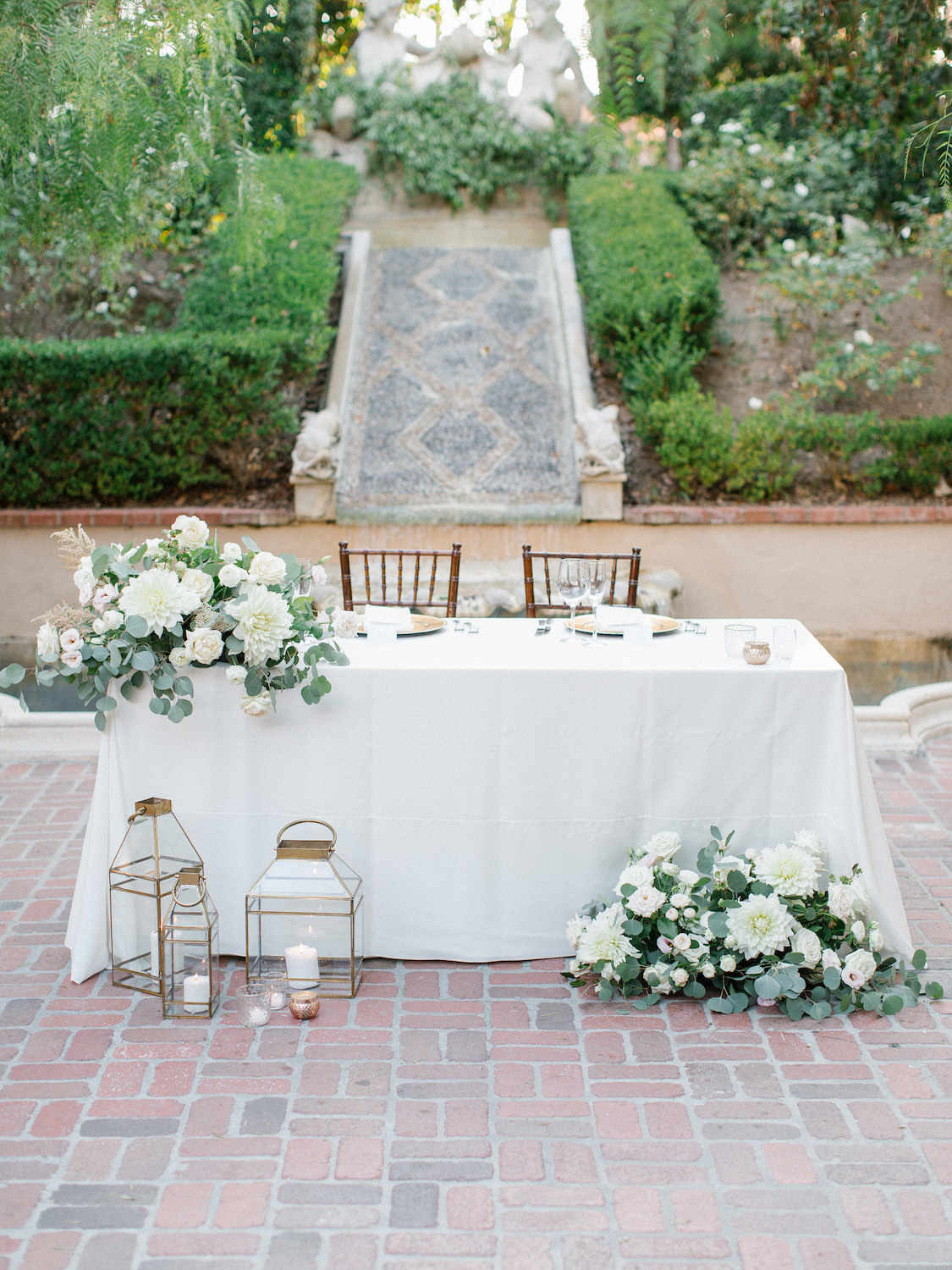 Romantic outdoor sweetheart table | Rancho Bernardo Inn | Compass Floral | Wedding Florist in San Diego and Southern California | Dear Lovers Photography