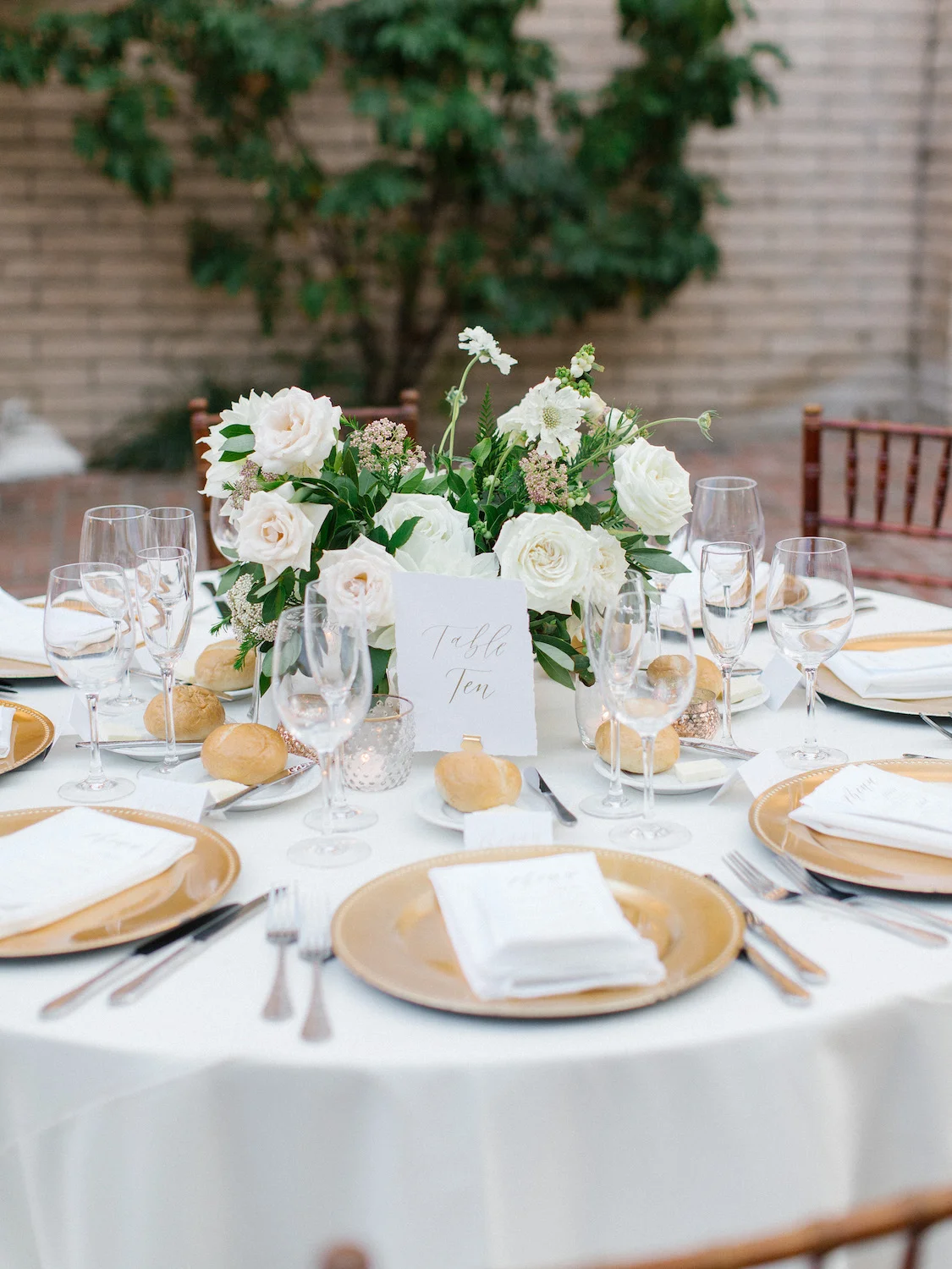 Romantic white and gold wedding | Rancho Bernardo Inn | Compass Floral | Wedding Florist in San Diego and Southern California | Dear Lovers Photography