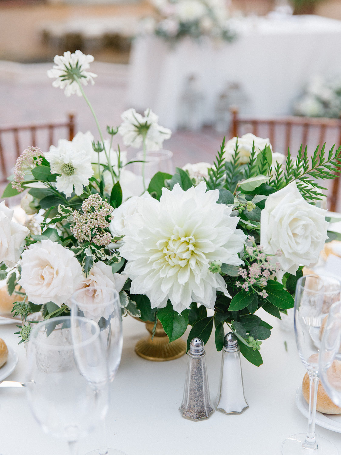 Romantic white dahlia and rose wedding centerpiece | Rancho Bernardo Inn | Compass Floral | Wedding Florist in San Diego and Southern California | Dear Lovers Photography