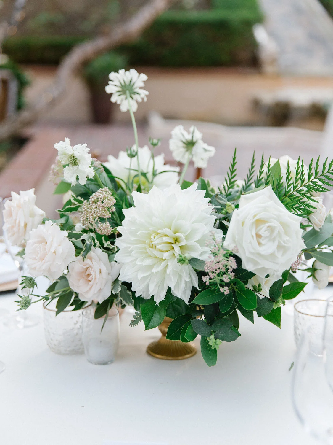 Romantic white dahlia and rose wedding centerpiece | Rancho Bernardo Inn | Compass Floral | Wedding Florist in San Diego and Southern California | Dear Lovers Photography