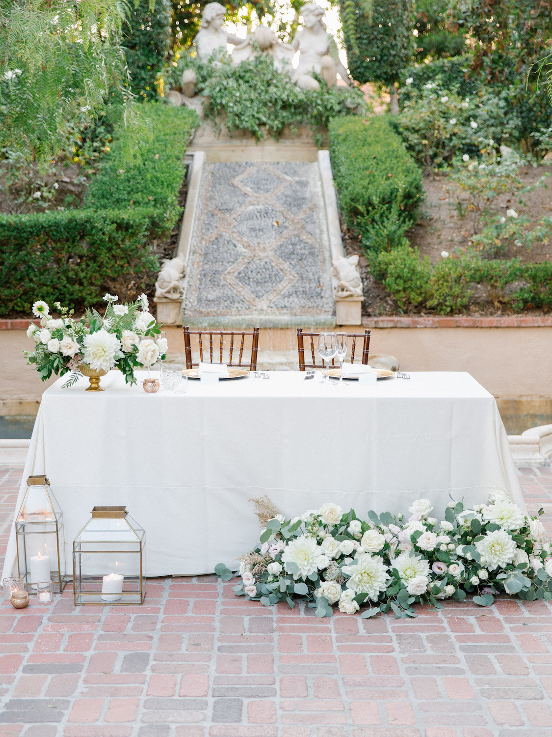 Romantic outdoor sweetheart table | Rancho Bernardo Inn | Compass Floral | Wedding Florist in San Diego and Southern California | Dear Lovers Photography