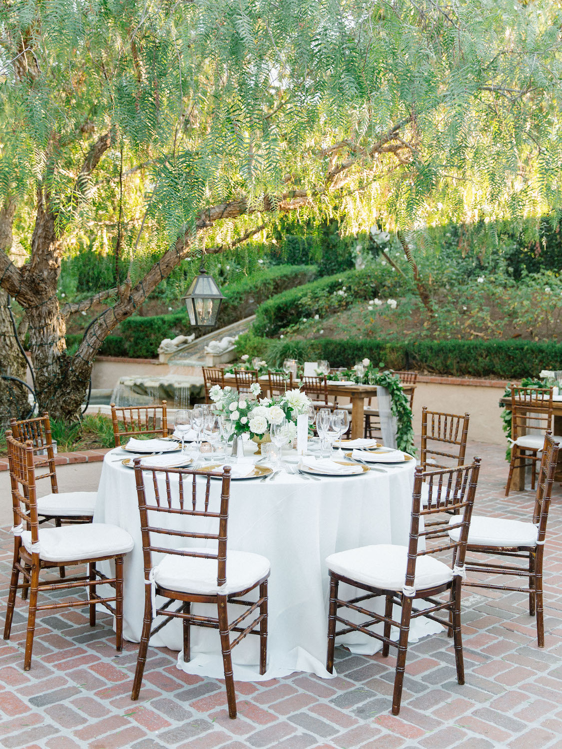 Outdoor garden courtyard wedding | Rancho Bernardo Inn | Compass Floral | Wedding Florist in San Diego and Southern California | Dear Lovers Photography