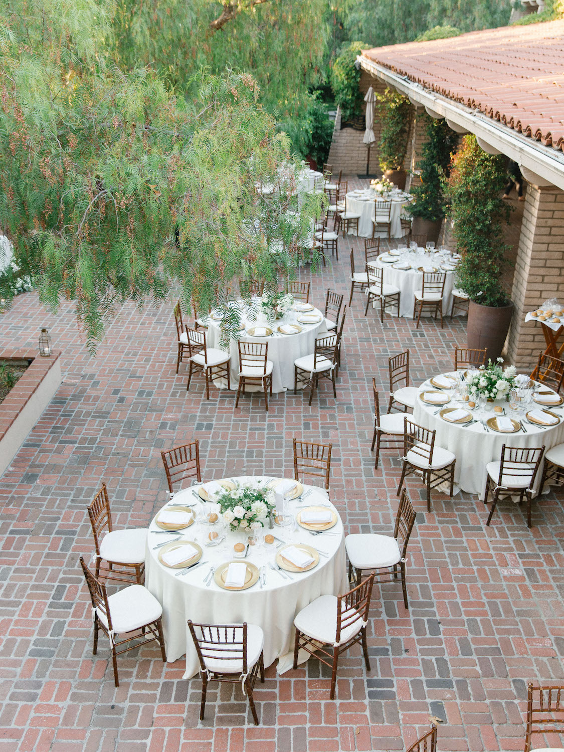 Outdoor garden courtyard wedding | Rancho Bernardo Inn | Compass Floral | Wedding Florist in San Diego and Southern California | Dear Lovers Photography