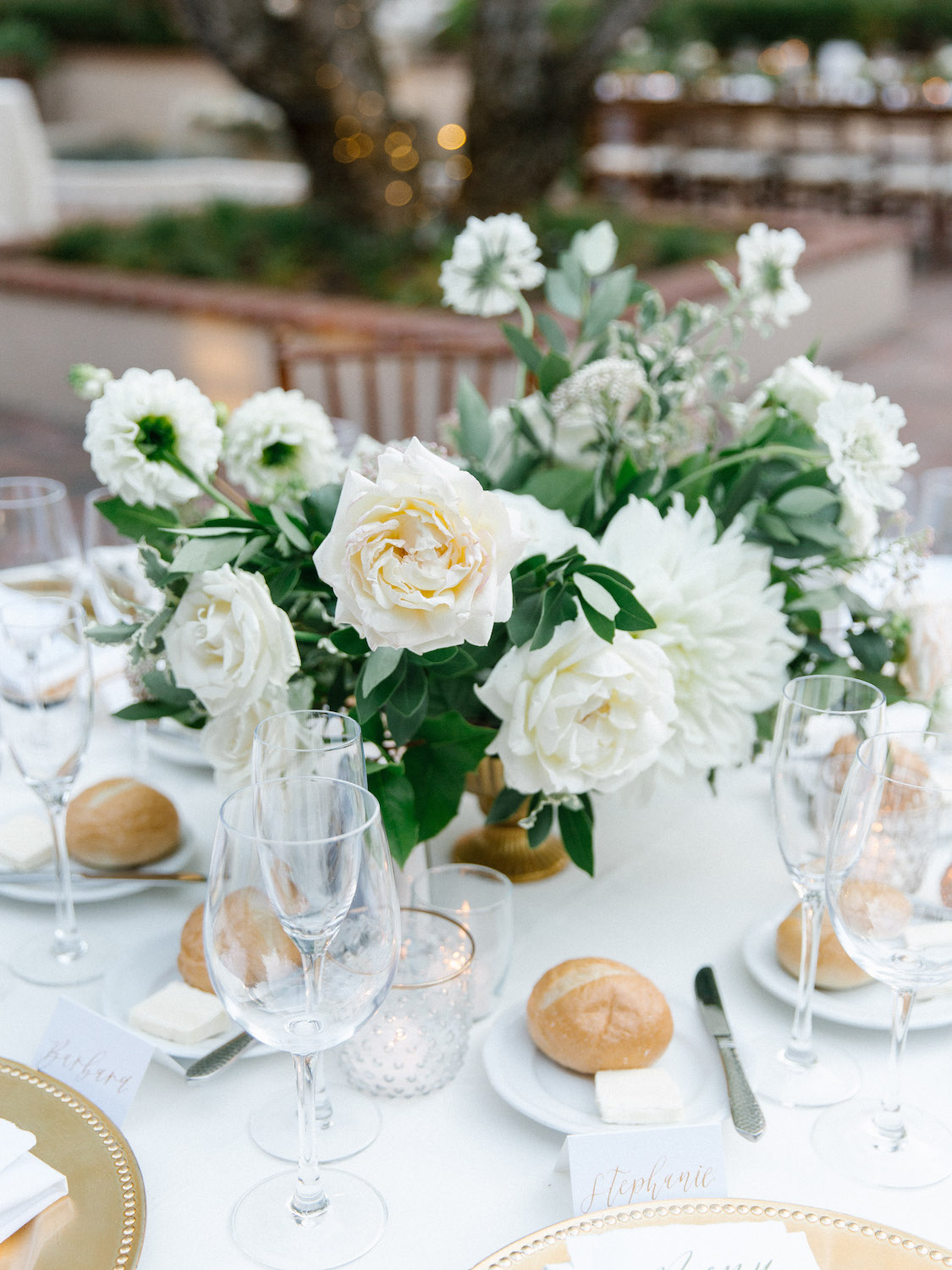 White and gold wedding | Rancho Bernardo Inn | Compass Floral | Wedding Florist in San Diego and Southern California | Dear Lovers Photography