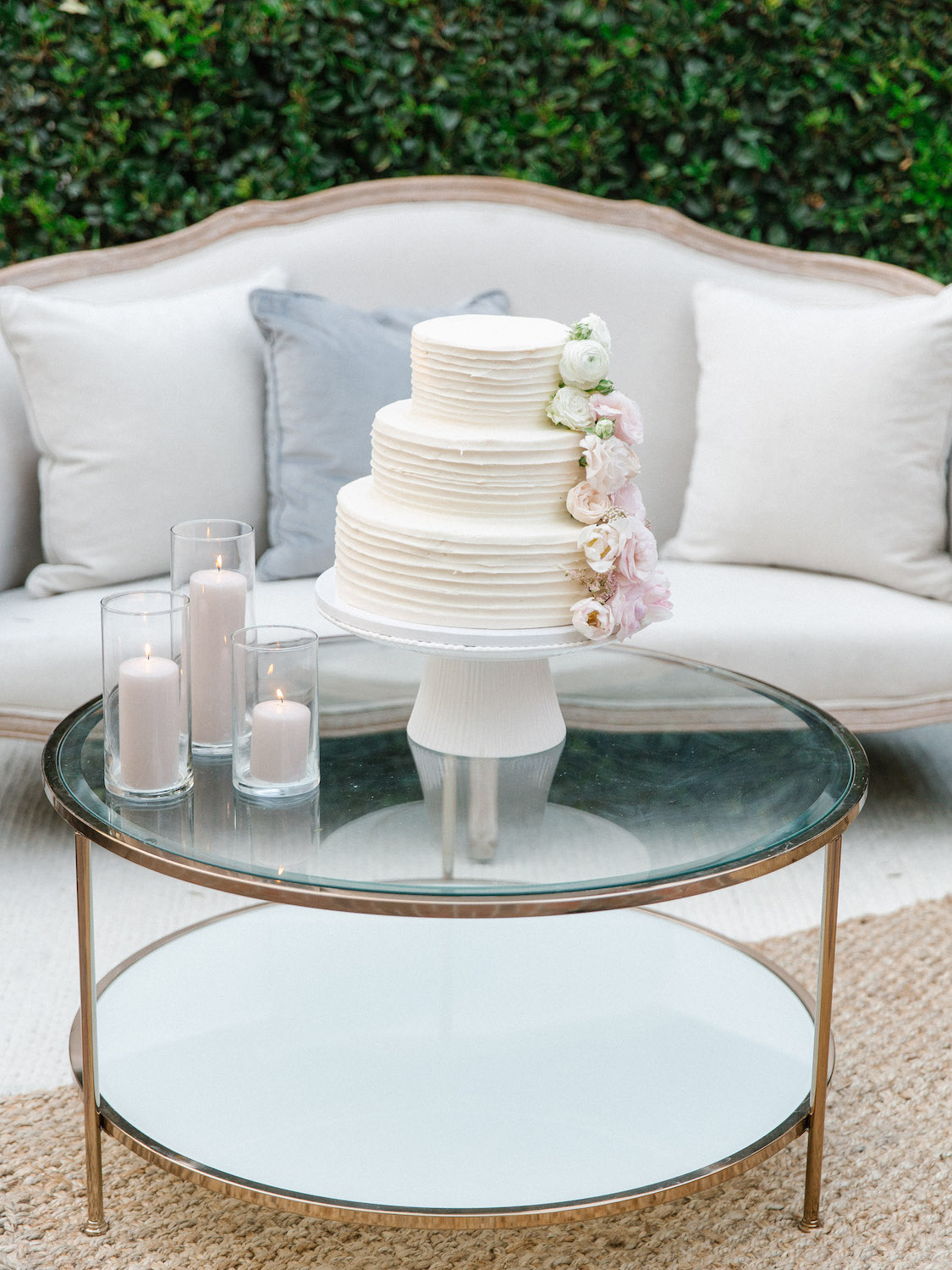 White wedding cake with cascading florals | Rancho Bernardo Inn | Compass Floral | Wedding Florist in San Diego and Southern California | Dear Lovers Photography
