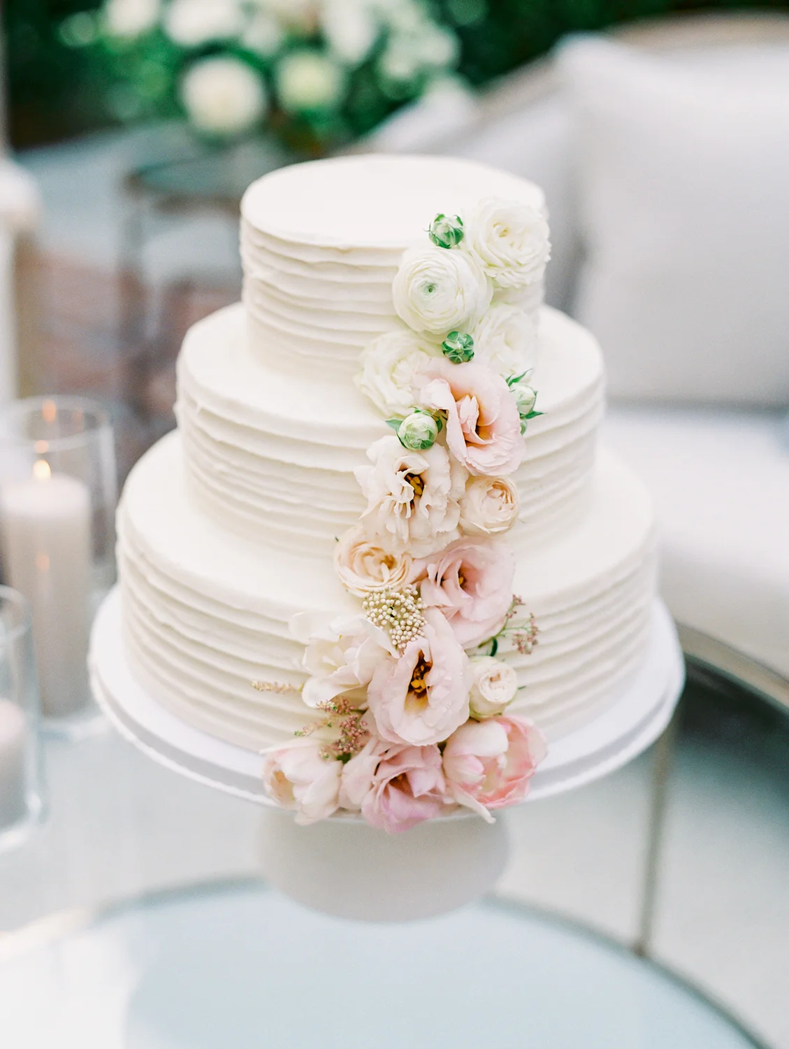 White wedding cake with cascading florals | Rancho Bernardo Inn | Compass Floral | Wedding Florist in San Diego and Southern California | Dear Lovers Photography