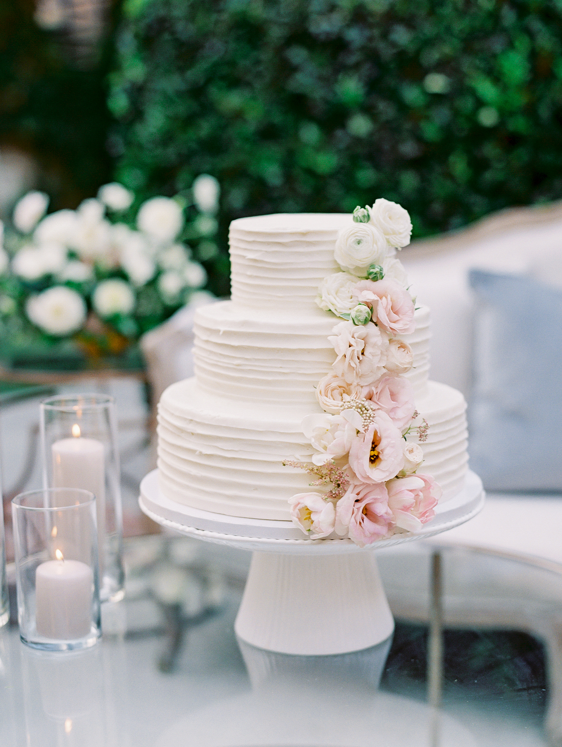 White wedding cake with cascading florals | Rancho Bernardo Inn | Compass Floral | Wedding Florist in San Diego and Southern California | Dear Lovers Photography