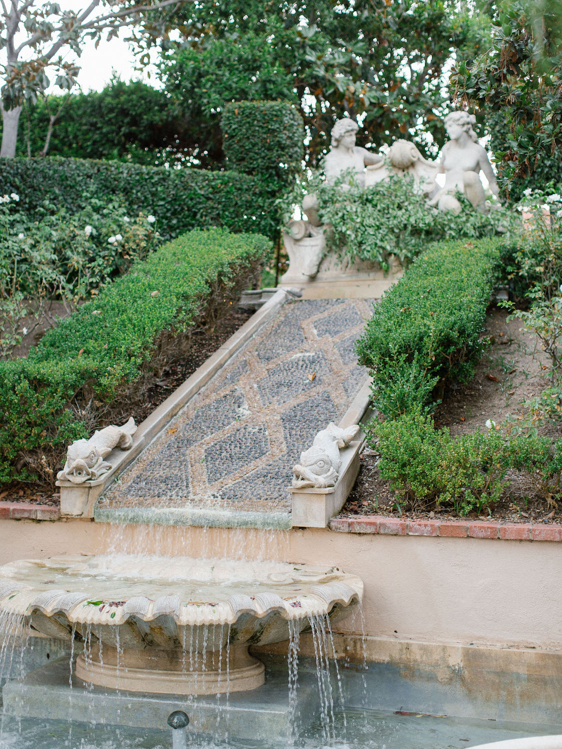 Romantic fountain | Rancho Bernardo Inn | Compass Floral | Wedding Florist in San Diego and Southern California | Dear Lovers Photography
