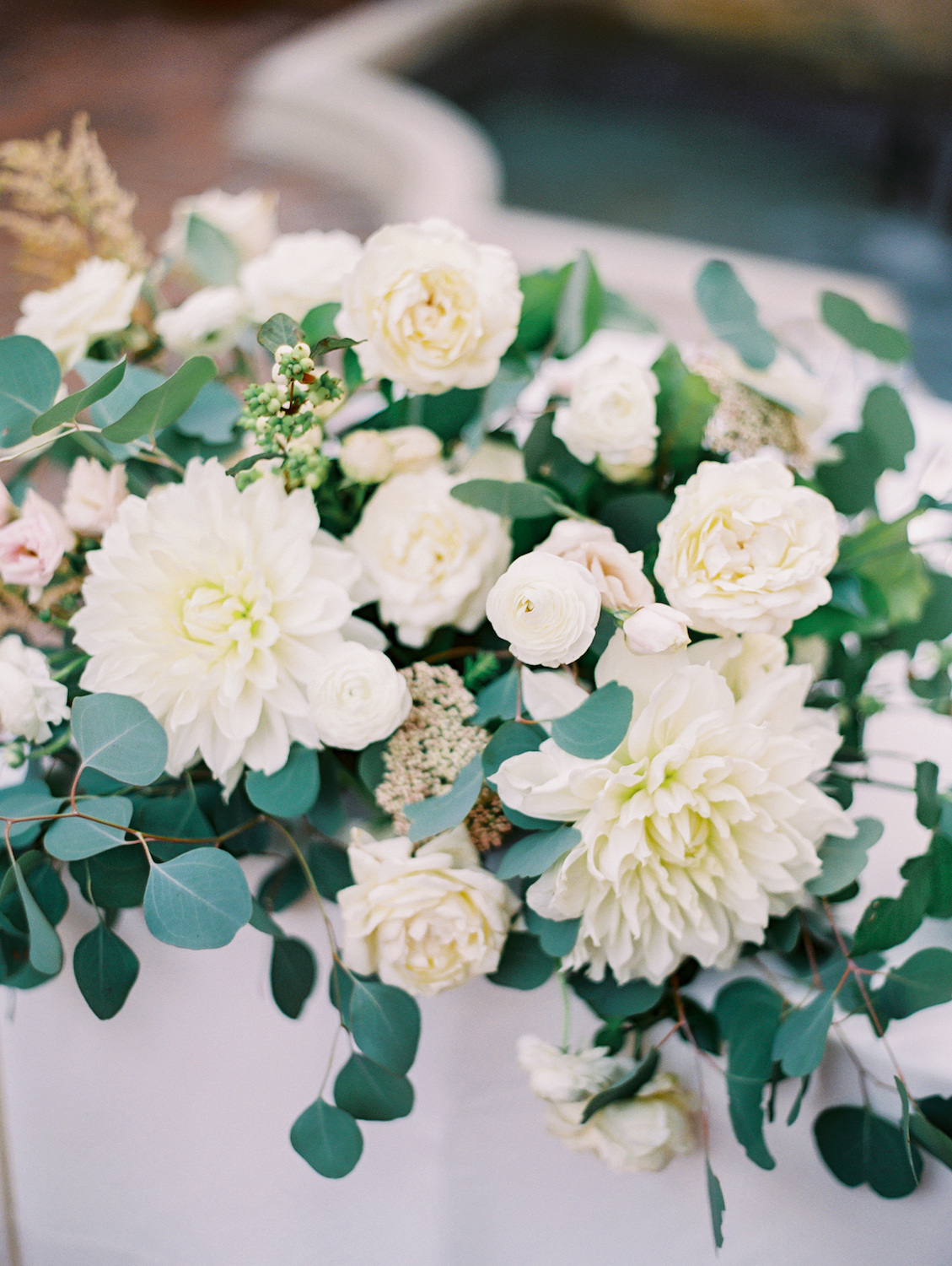 White wedding florals | Rancho Bernardo Inn | Compass Floral | Wedding Florist in San Diego and Southern California | Dear Lovers Photography