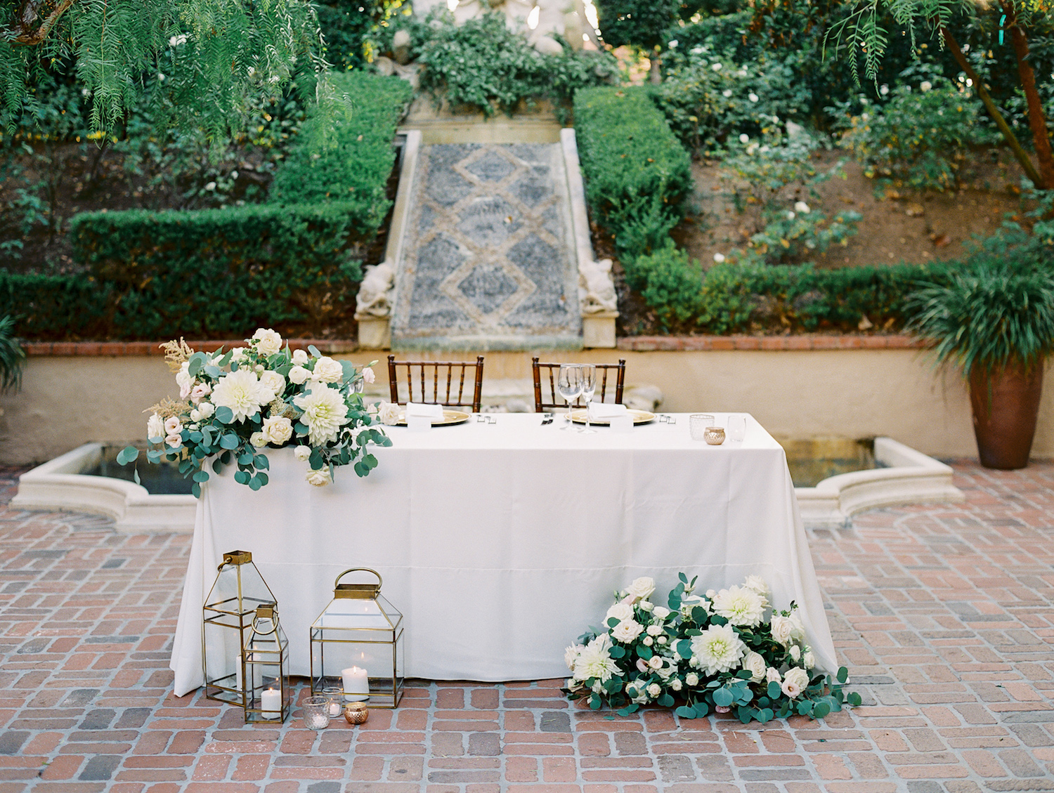 Romantic outdoor sweetheart table | Rancho Bernardo Inn | Compass Floral | Wedding Florist in San Diego and Southern California | Dear Lovers Photography