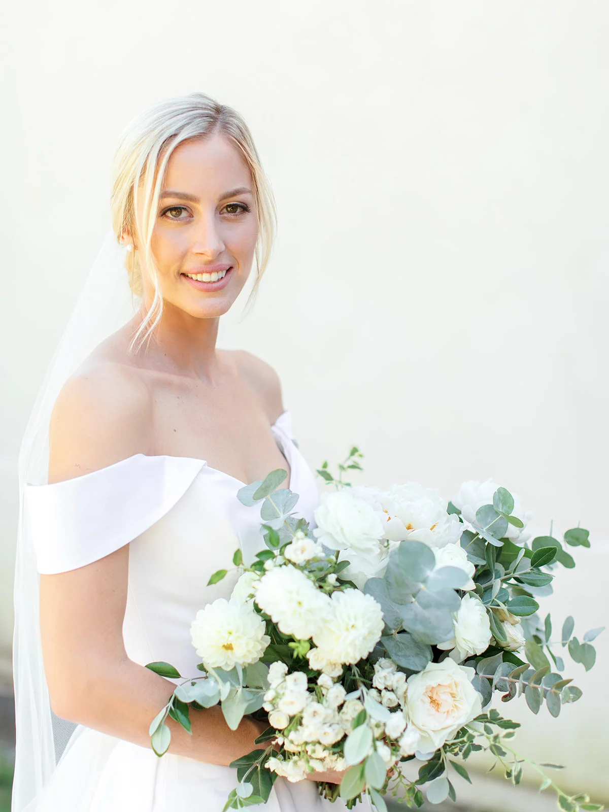 White rose, dahlia and ranunculus bridal bouquet | Rancho Santa Fe Golf Club | Compass Floral | Wedding Florist in San Diego and Southern California | Rachael McCall Photography