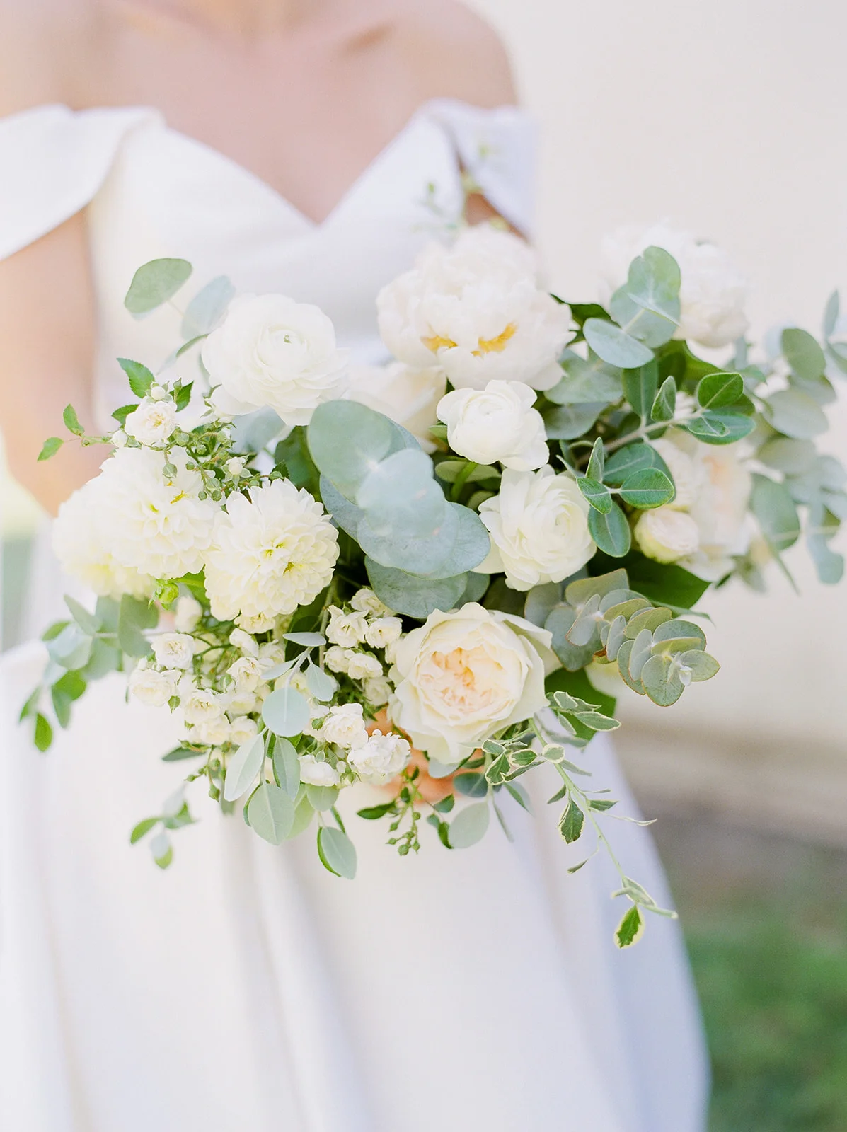 White rose, dahlia and ranunculus bridal bouquet | Rancho Santa Fe Golf Club | Compass Floral | Wedding Florist in San Diego and Southern California | Rachael McCall Photography
