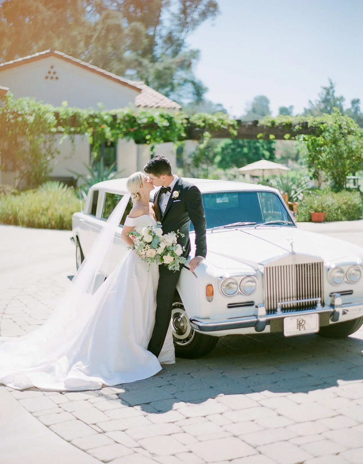Rolls Royce limo for wedding bridal party | Rancho Santa Fe Golf Club | Compass Floral | Wedding Florist in San Diego and Southern California | Rachael McCall Photography