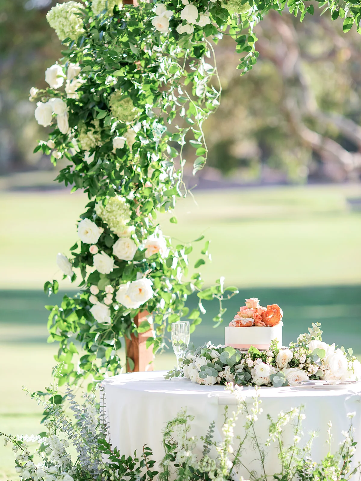 Wedding cake table | Rancho Santa Fe Golf Club | Compass Floral | Wedding Florist in San Diego and Southern California | Rachael McCall Photography
