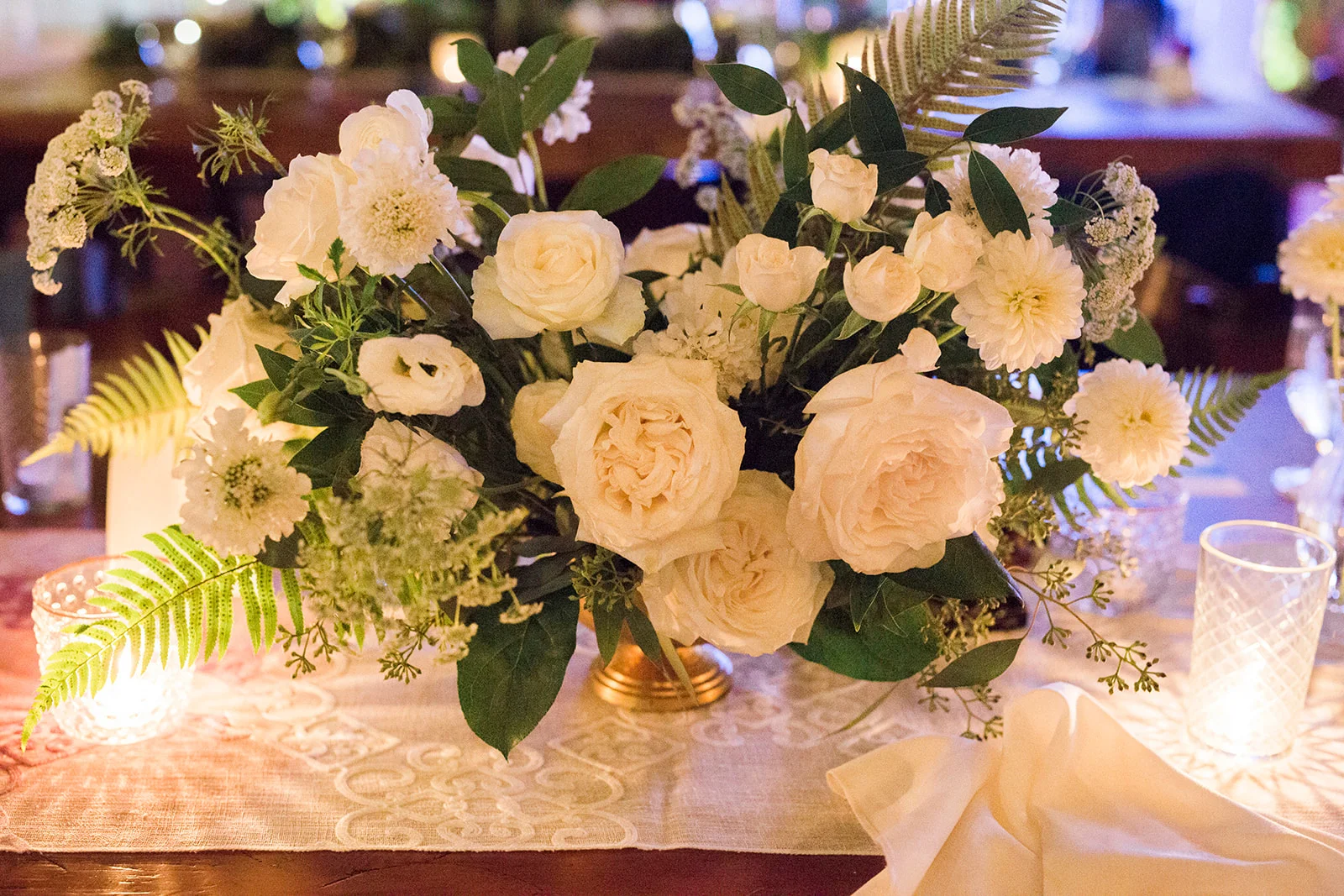 White floral centerpiece | Darlington House, La Jolla | Compass Floral | Wedding Florist in San Diego and Southern California | My Sun and Stars Co. Photography