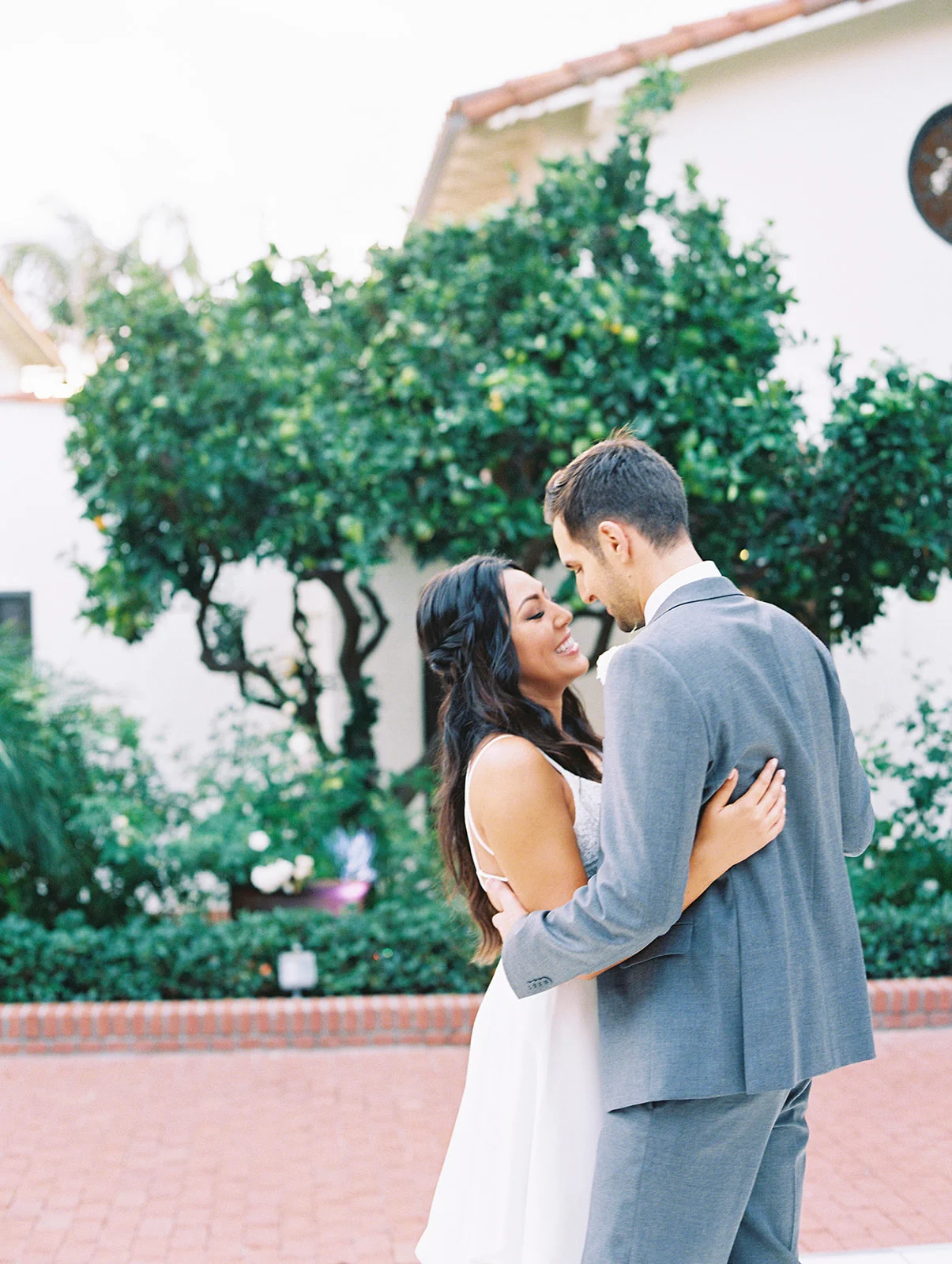Bride and groom first dance | Darlington House, La Jolla | Compass Floral | Wedding Florist in San Diego and Southern California | My Sun and Stars Co. Photography