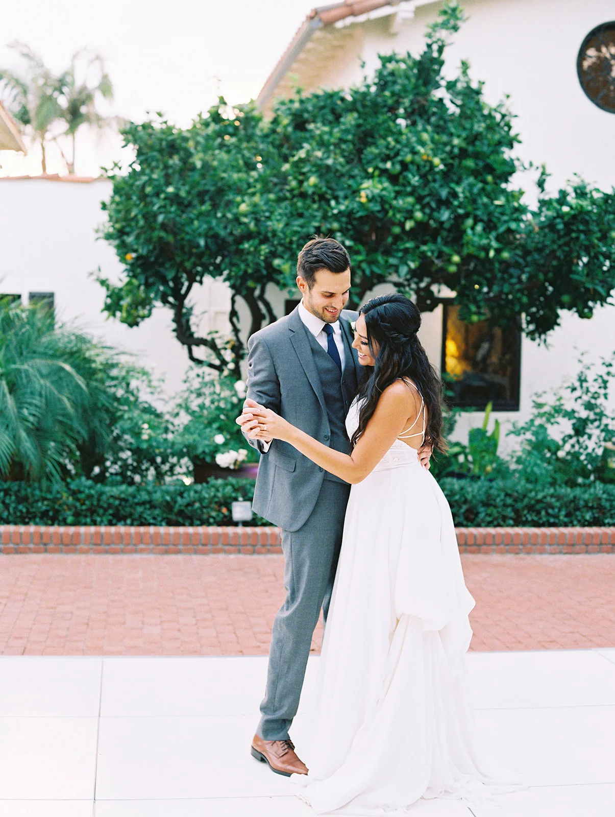 Bride and groom first dance | Darlington House, La Jolla | Compass Floral | Wedding Florist in San Diego and Southern California | My Sun and Stars Co. Photography