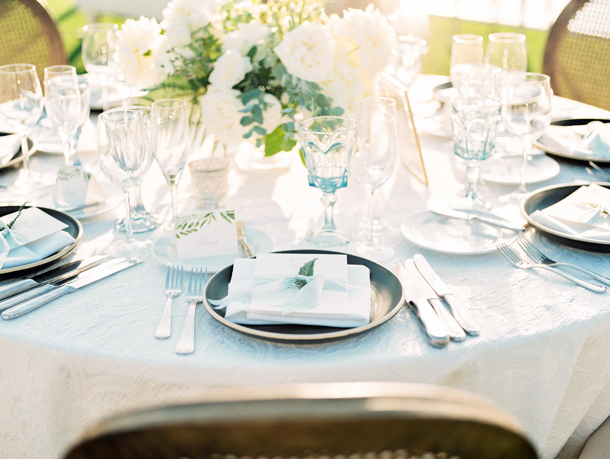 Classic Al Fresco outdoor San Diego reception | Del Mar Country Club | Compass Floral | Wedding Florist in San Diego and Southern California | Cavin Elizabeth Photography