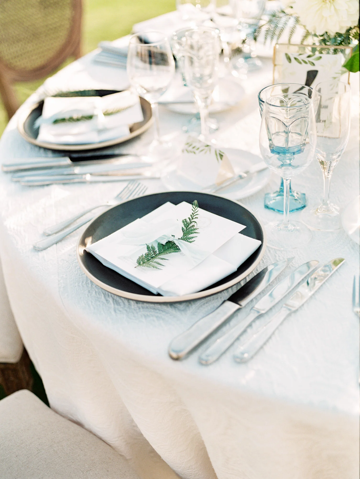 Classic Al Fresco outdoor San Diego reception | Del Mar Country Club | Compass Floral | Wedding Florist in San Diego and Southern California | Cavin Elizabeth Photography