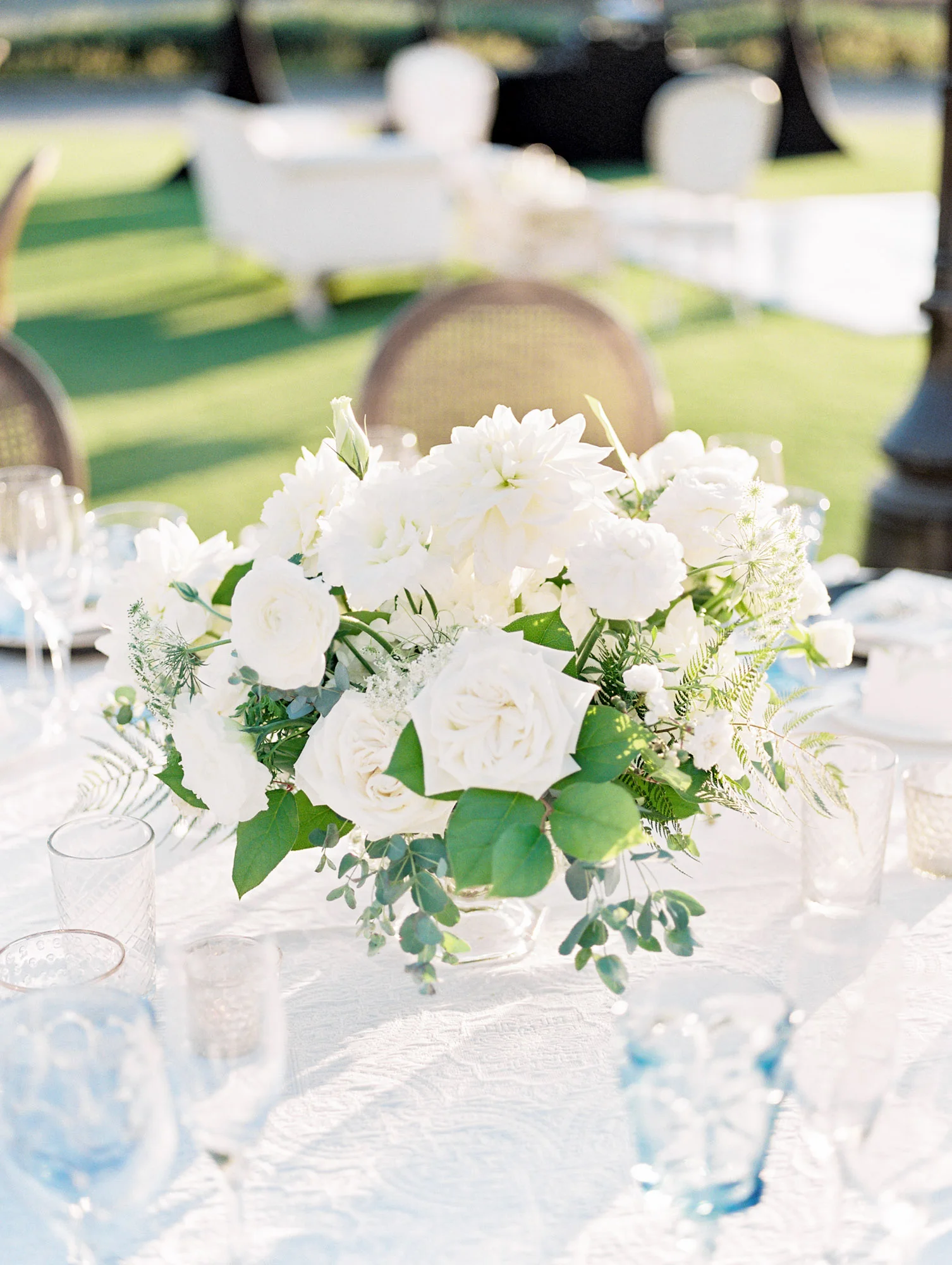 Classic white wedding centerpiece | Del Mar Country Club | Compass Floral | Wedding Florist in San Diego and Southern California | Cavin Elizabeth Photography