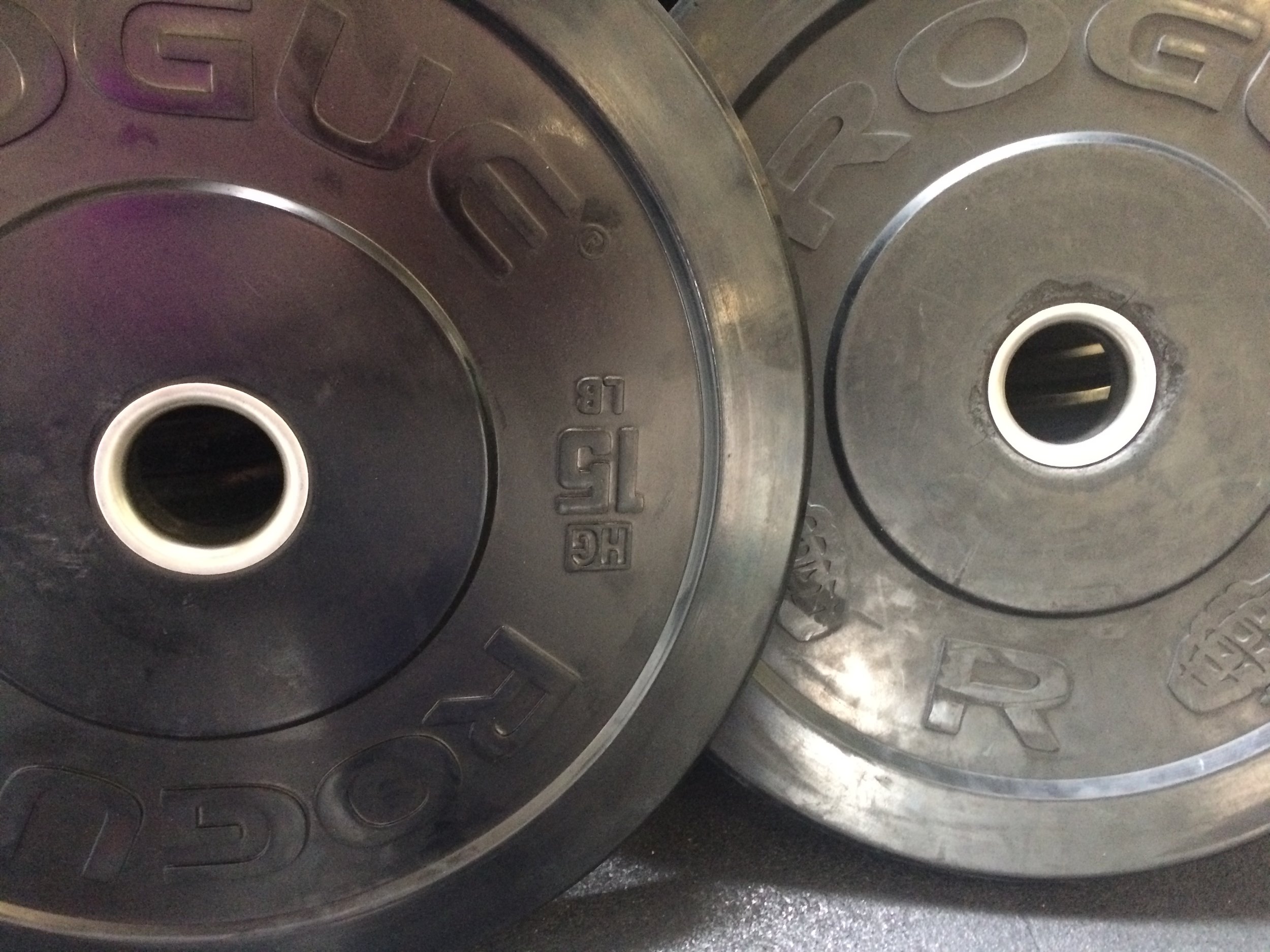 New bumpers (left) have nice tight center rings. Old bumpers (right) have loose rings and gouges in the rubber. 