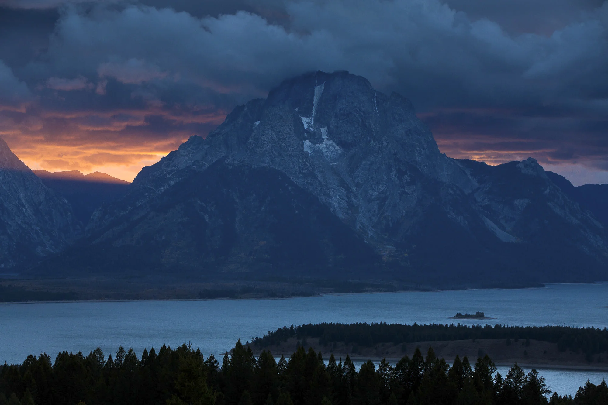 Mount Moran and Jackson Lake at sunset in Autumn