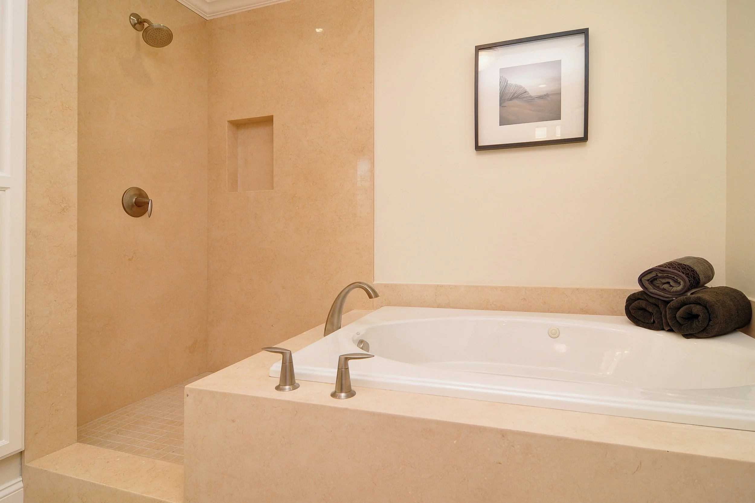 017_Master Bath (2).jpg