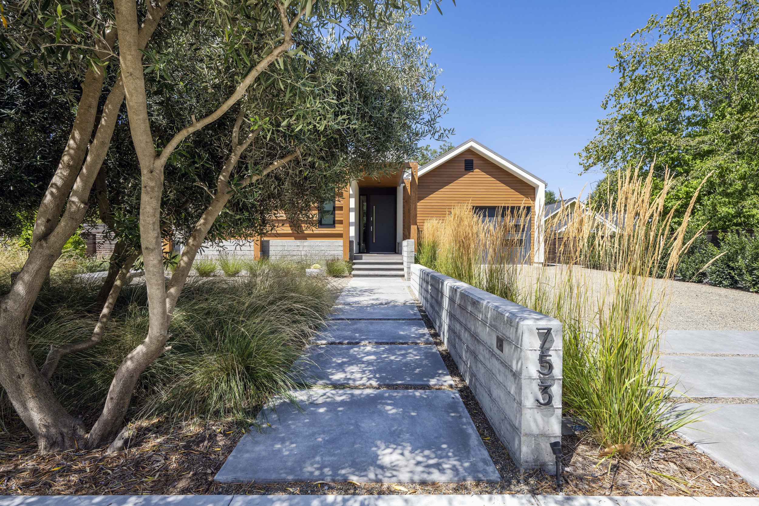 5 Exterior DSC_6970.jpg