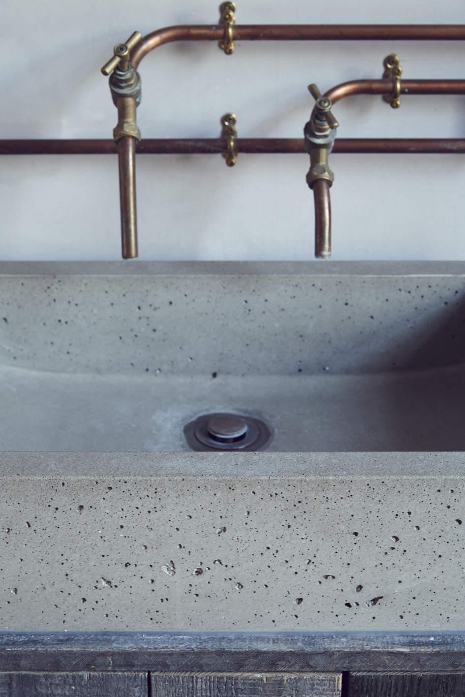 cast-concrete-basin-sink-copper.jpeg