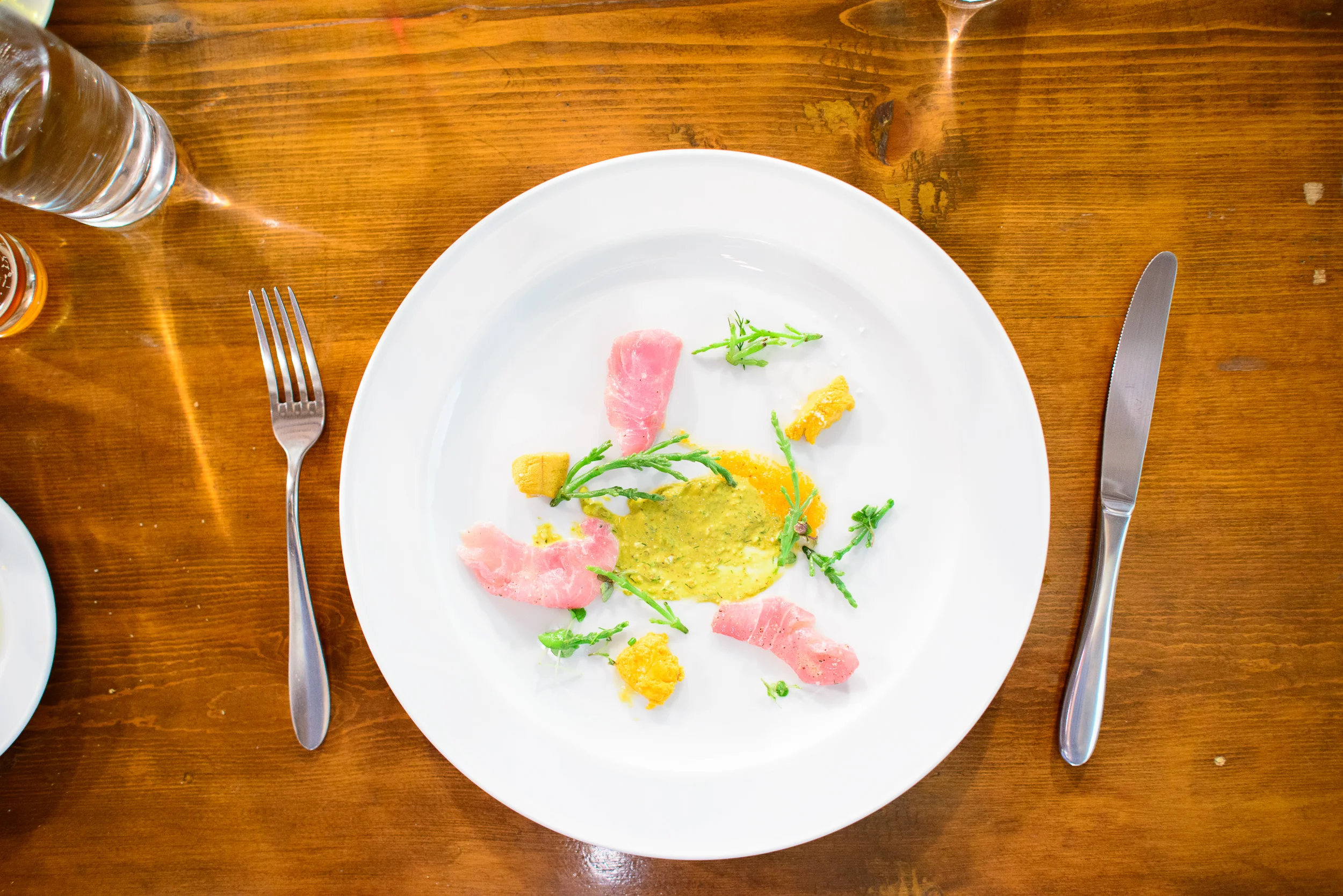 Jurel y erizo con salicornia (Mackerel and sea urchin) / Laja, Valle de Guadalupe, Baja California, Mexico