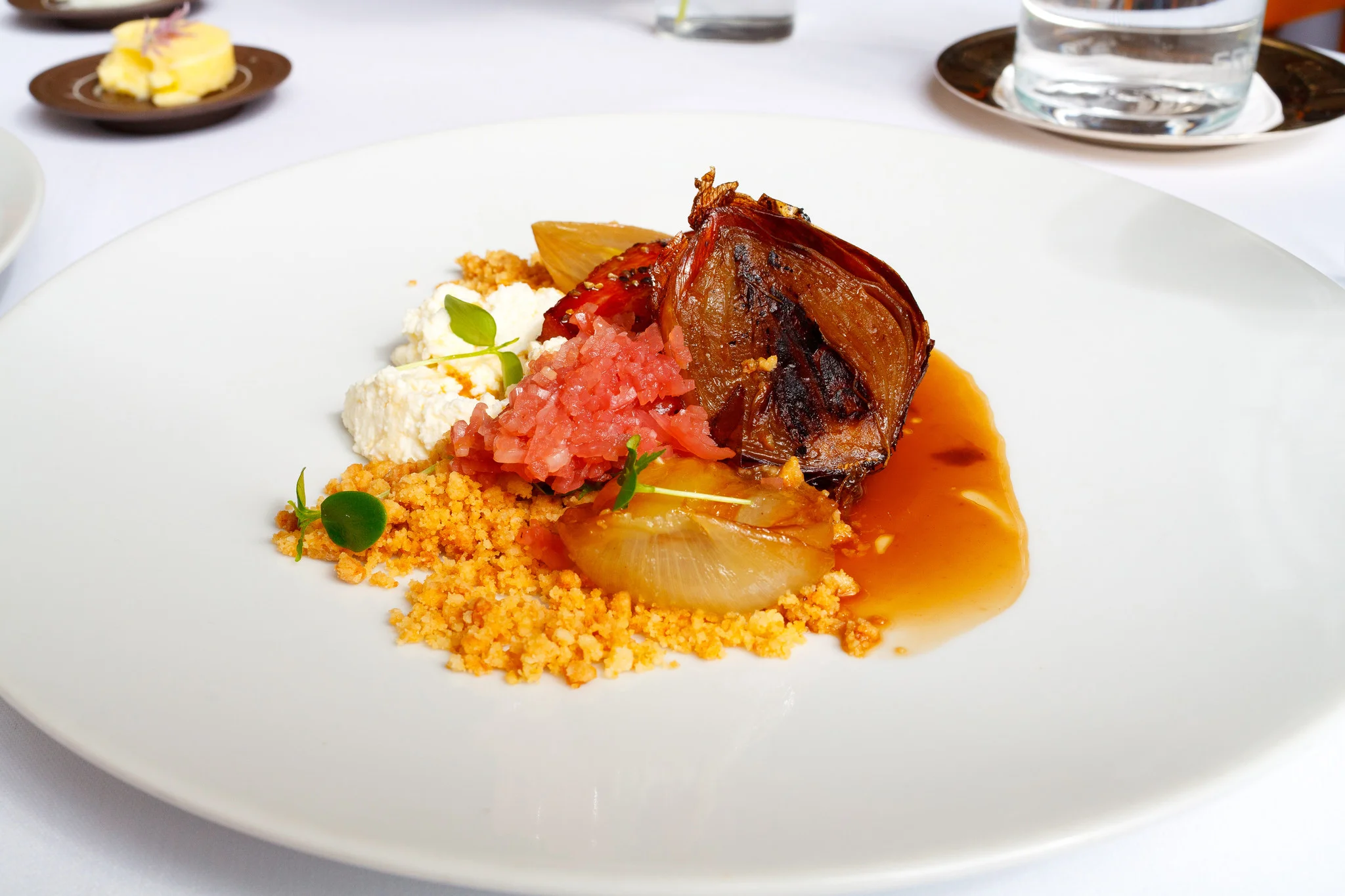 Eleven Madison Park, New York - Onion, rocitta, shortbread crumble