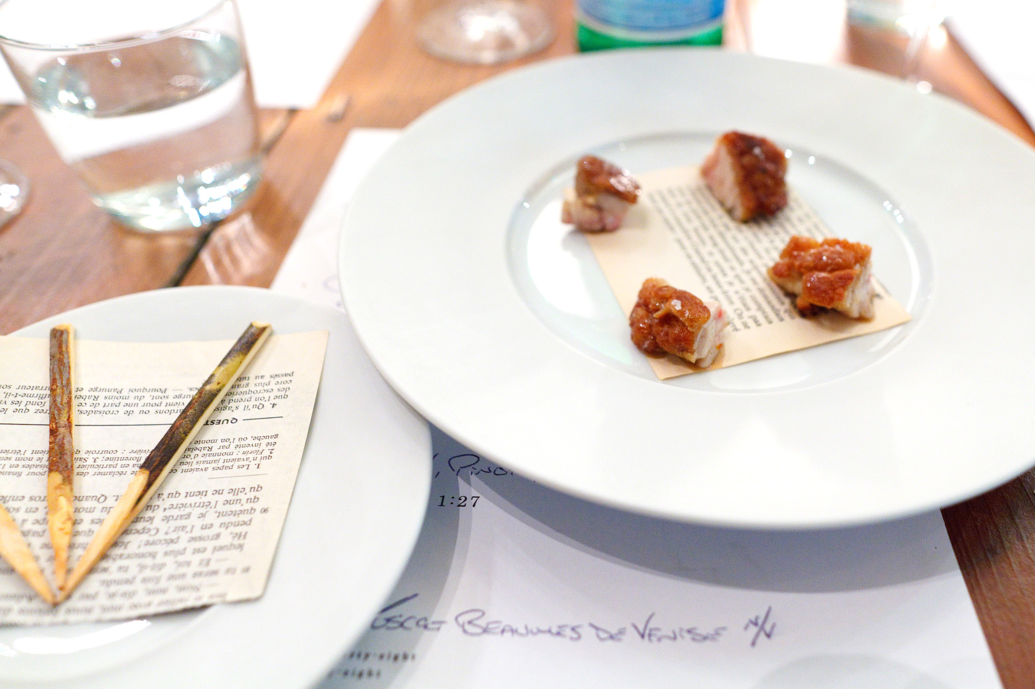 Extra course, Crispy heartbreads dusted with sugar