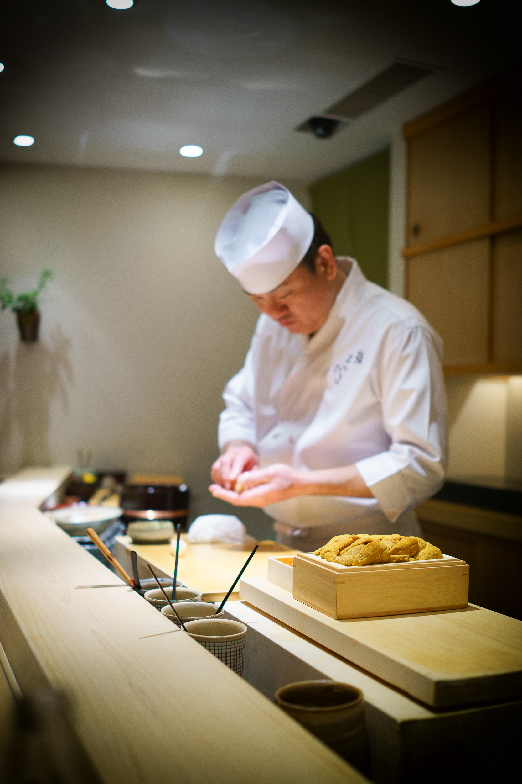 Chef Yoshitake and 2 types of Hokkaido sea urchin