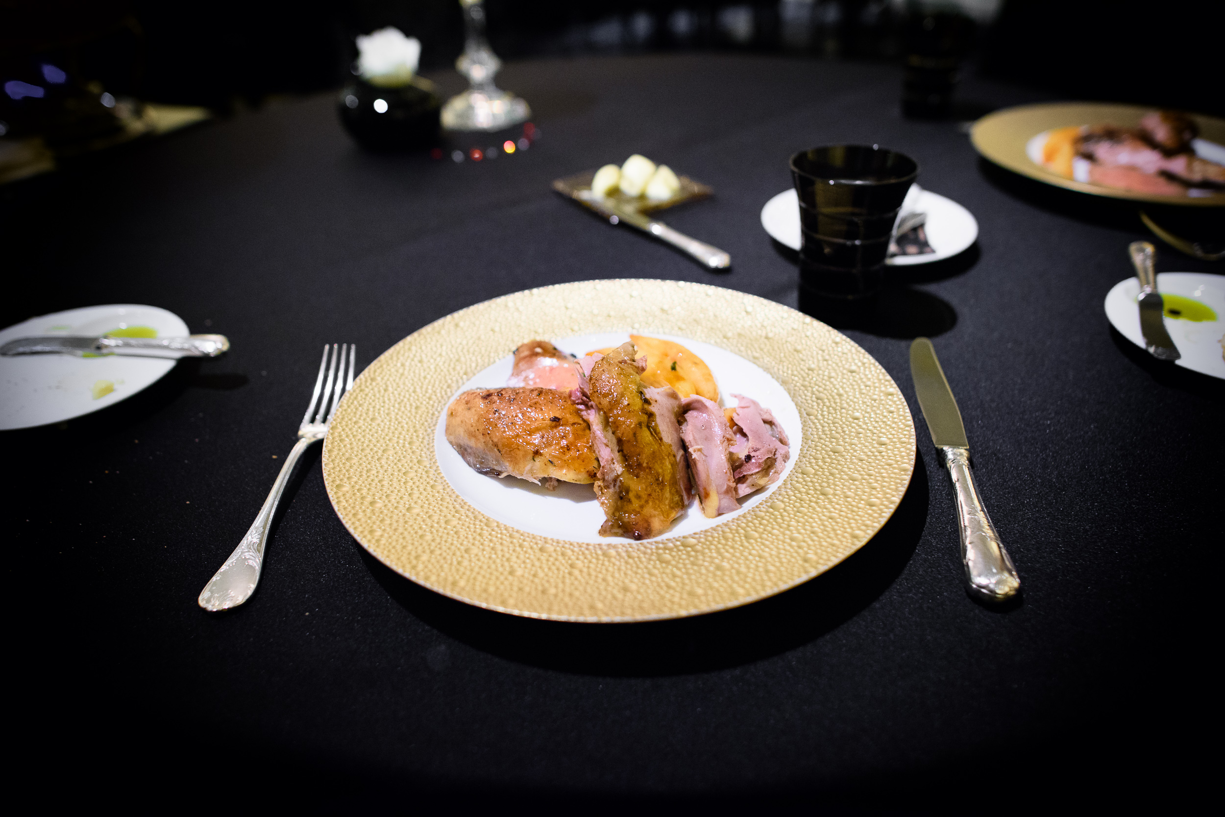 La Pintade fermière et foie gras rôtis, pommes de terre confit