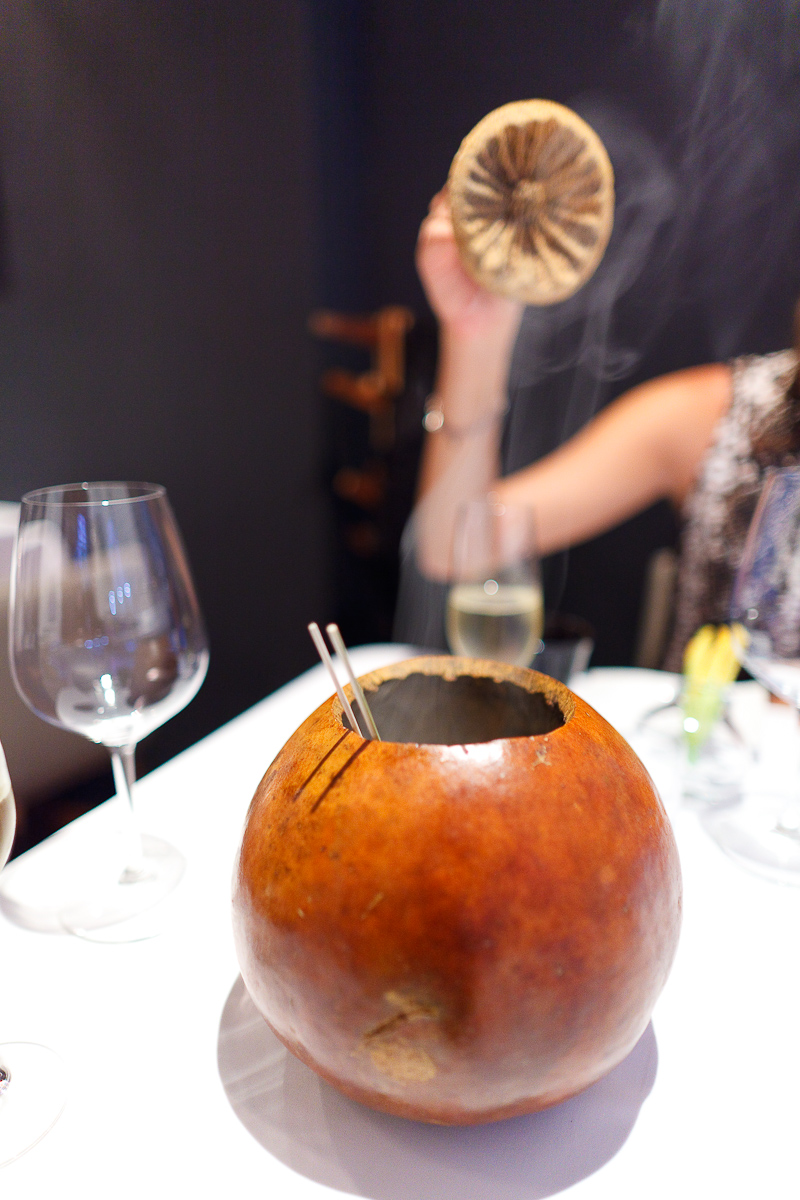 Amuse Bouche: Elotitos tatemados con mayonesa de café y polvo de chicatana (hormiga) (Smoked baby corn with coffee mayonesa and ant powder), con humo