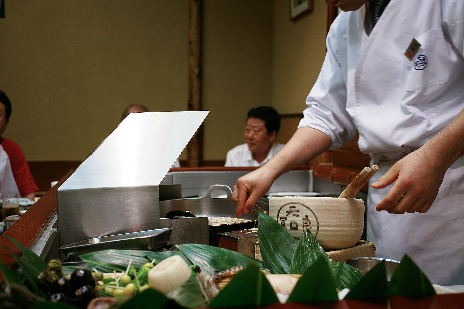 Tenichi, Ginza, Tokyo - Chef fries each piece individually