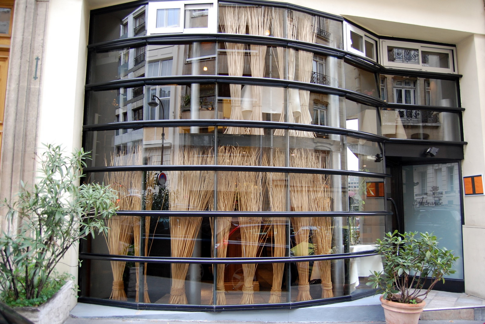Savoring Paris: The Top 10 Must-Try Restaurants in the City of Lights - L'Astrance