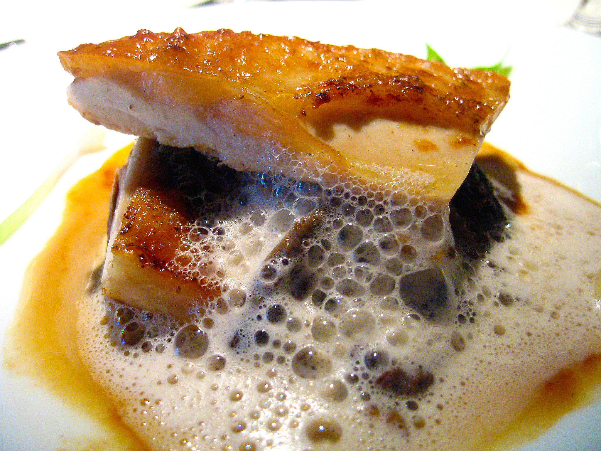 L'Astrance - Poularde de Bresse aux morilles, fondue de parmesan, sauce au vin jaune