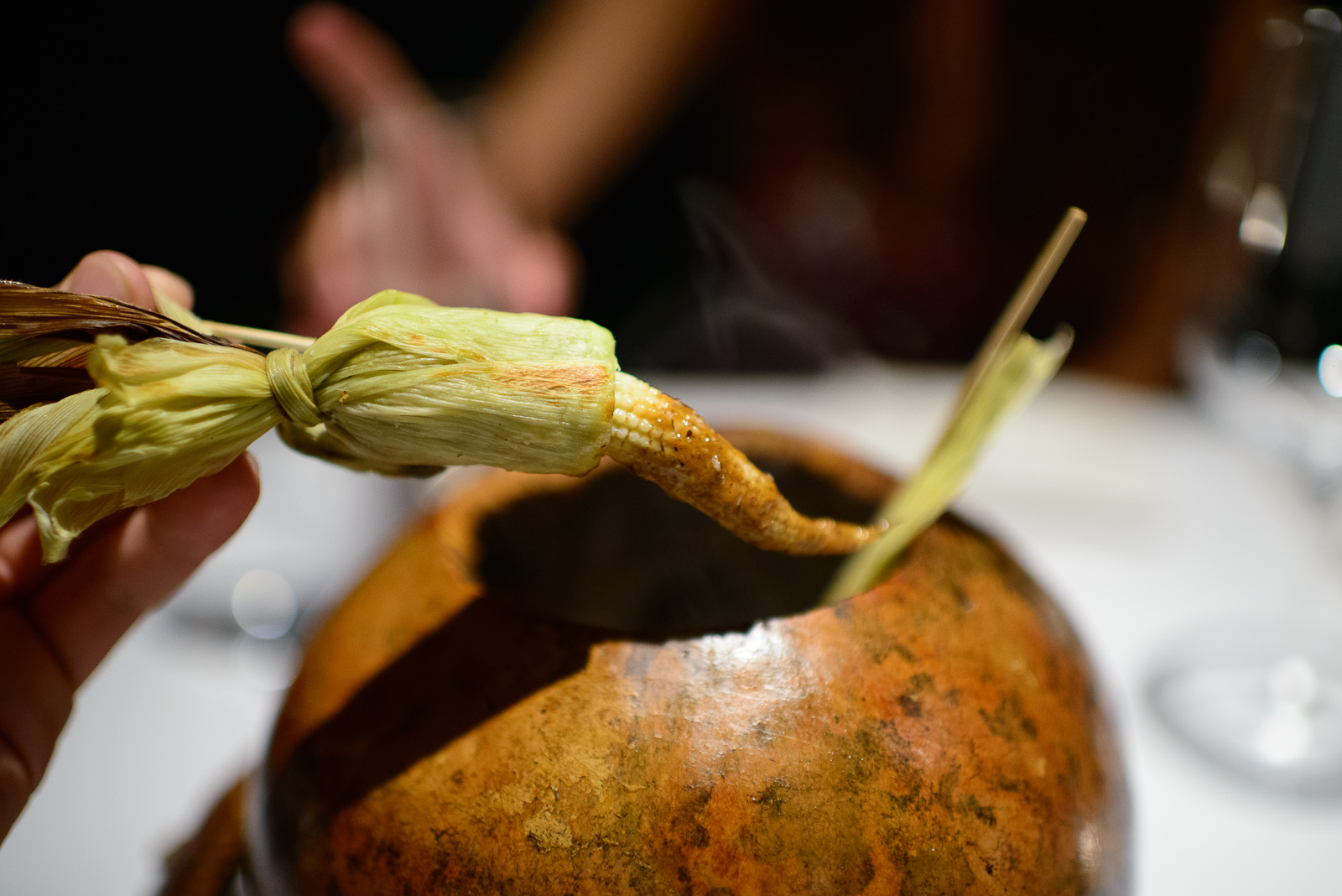 Amuse Bouche: Elotitos tatemados con mayonesa de café y polvo d