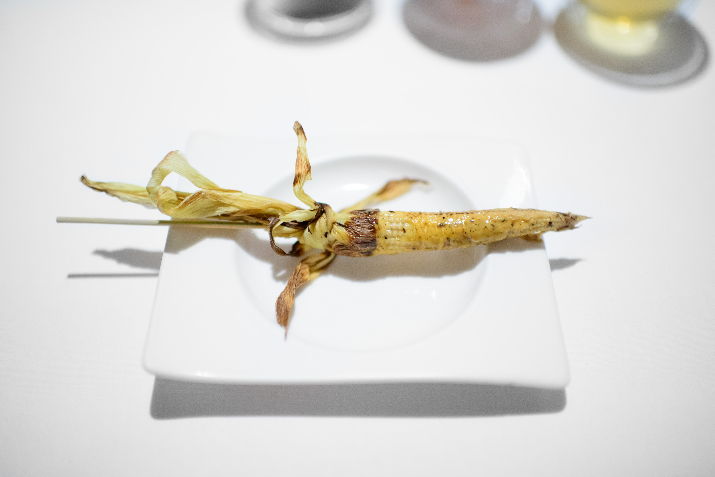 Amuse Bouche: Elotitos tatemados con mayonesa de café y polvo d