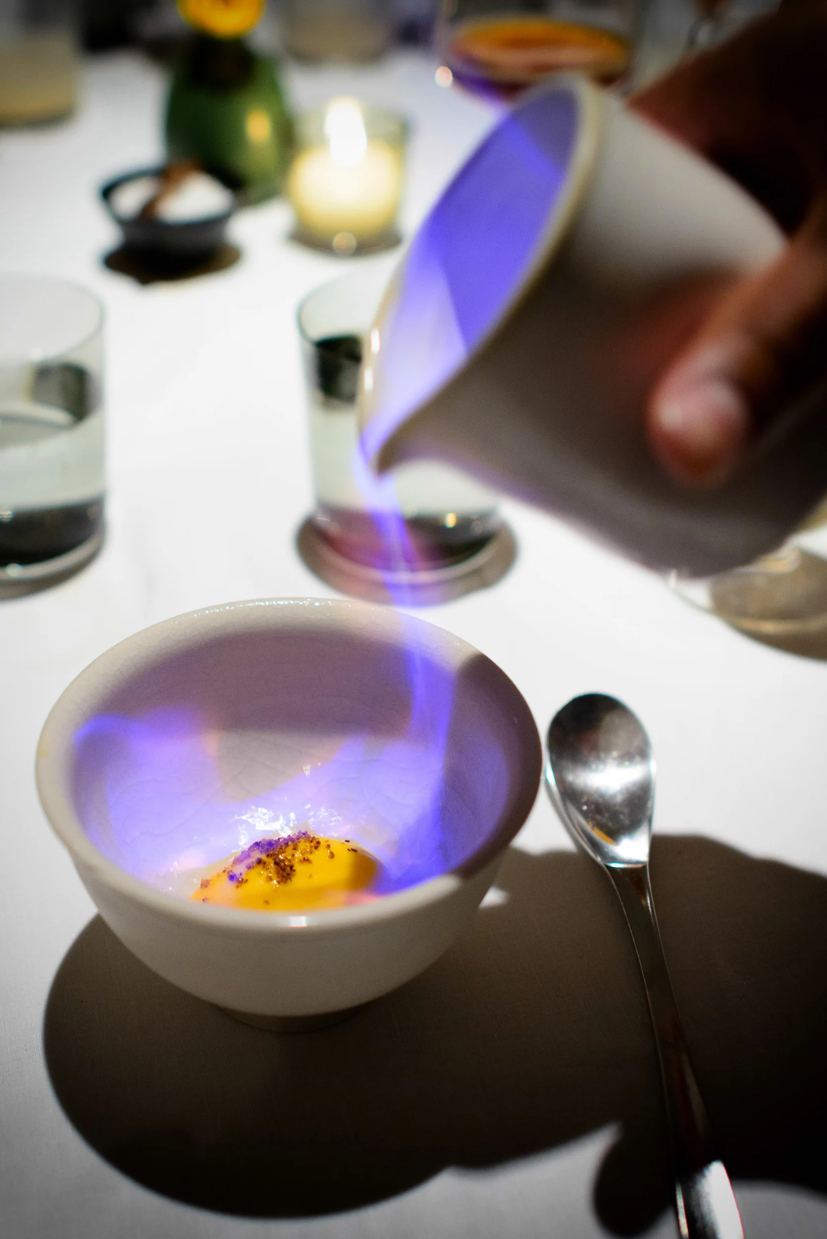 Sorbete de mango, sal de gusano y chilhuacle
