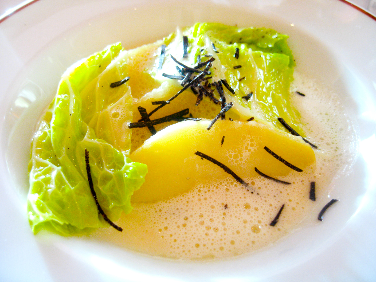 Pomme de terre fumée et chou vert, côtes du Jura